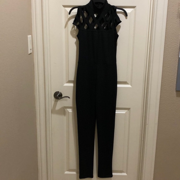 Fashion Nova Pants - Beautiful brand new cut out pant suit